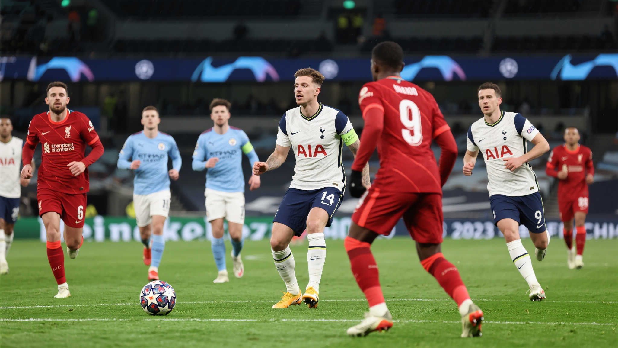 作为传统顶级俱乐部之一，多年来托特纳姆热刺一直渴望